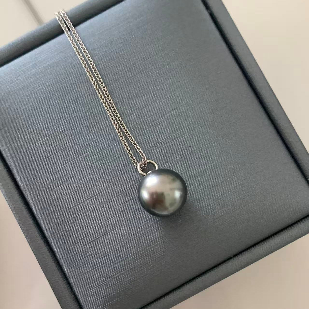 18K Gold Very Simple Tahitian Pearl Necklace