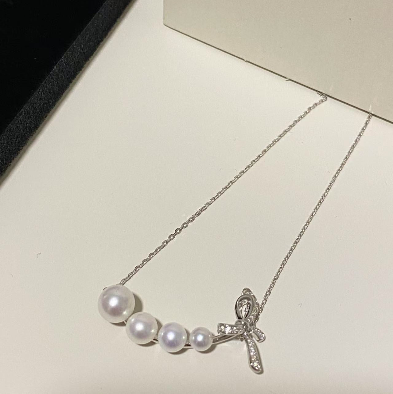 (Pre-order) Bow Aurora Freshwater Pearl Necklace FNS4800