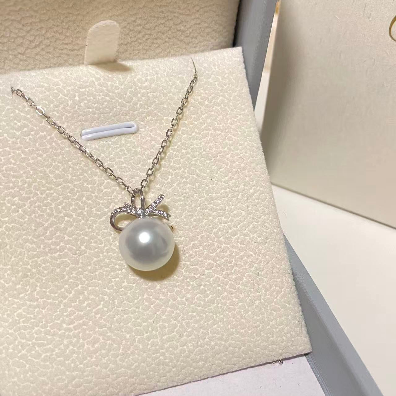 18K Gold Bow Australian South Sea Pearl Necklace