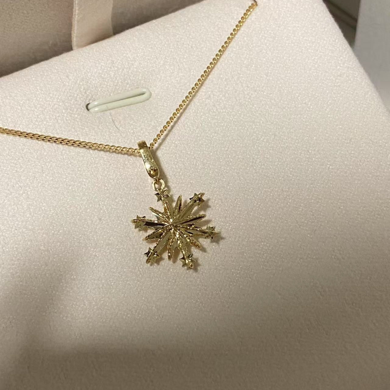 18K Yellow Gold Dazzling Snowflake Necklace