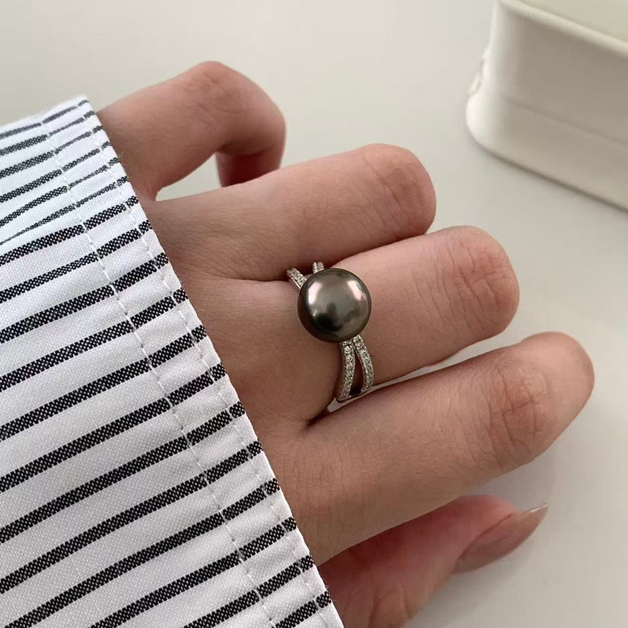 9-10mm Minimalist Streamline Tahitian Pearl Ring