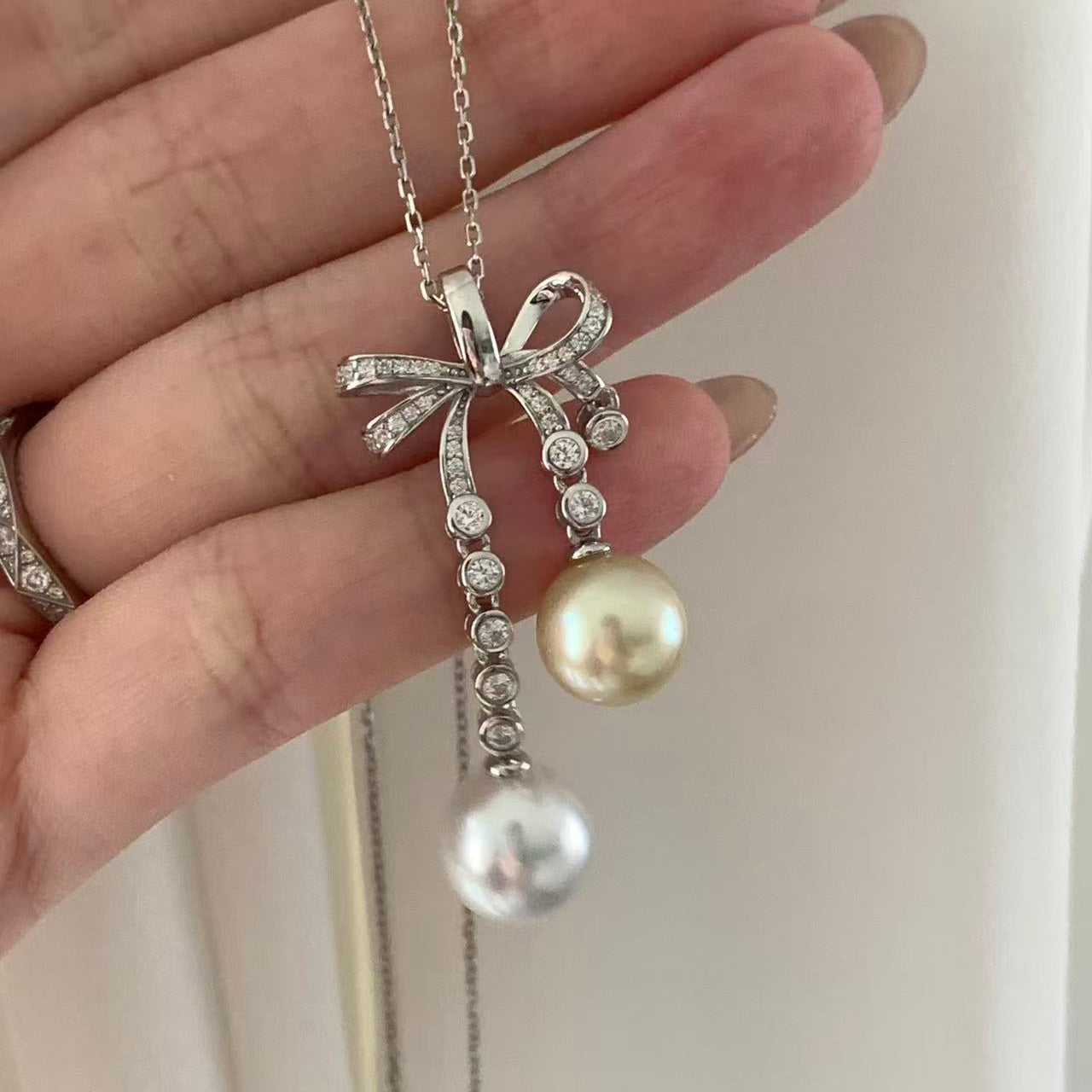 9-11mm Twin Pearl Bow Necklace