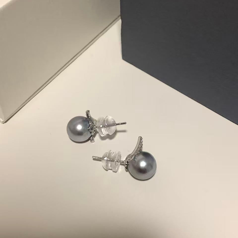 9mm V-shaped Tahitian Pearl Stud Earrings