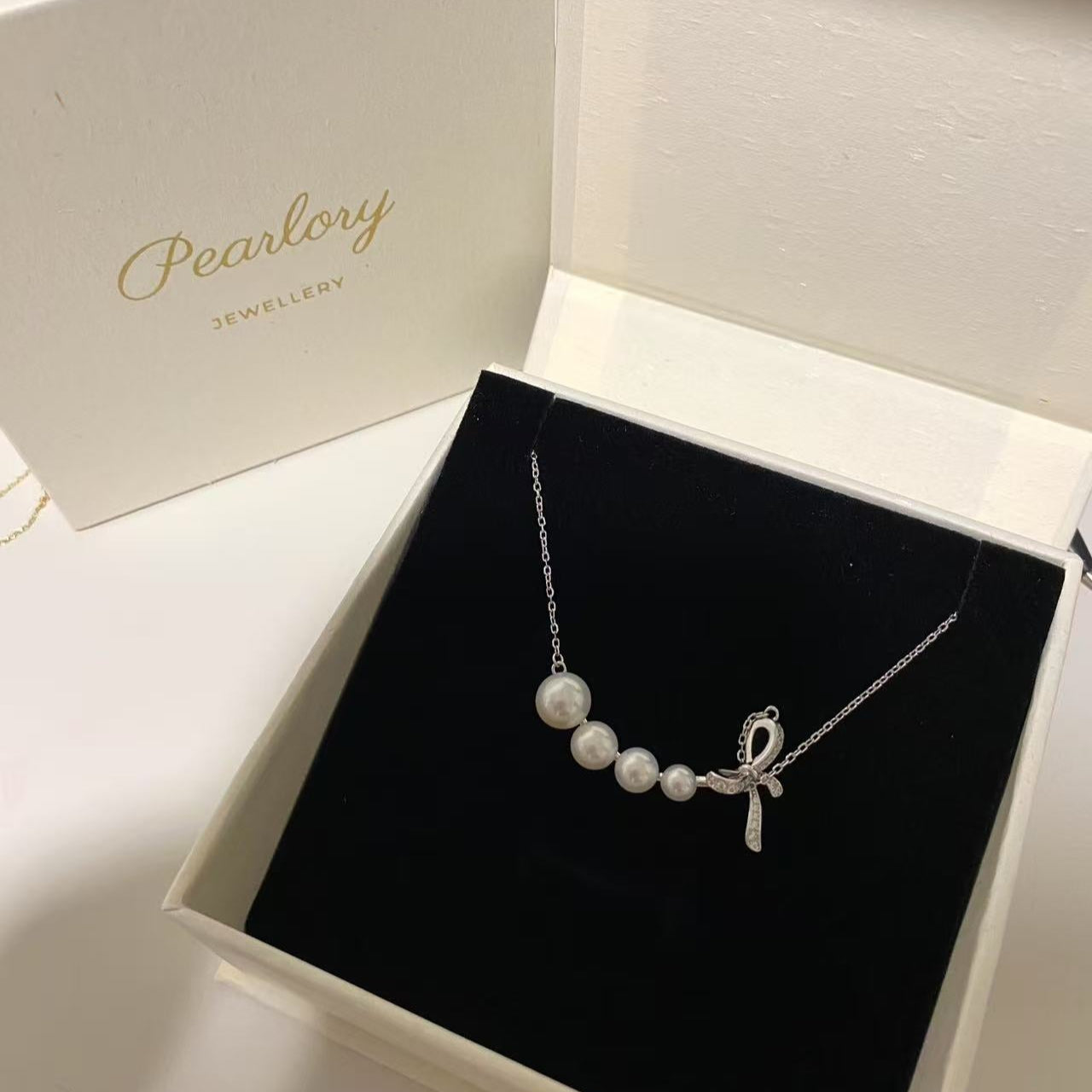 (Pre-order) Bow Aurora Freshwater Pearl Necklace FNS4800