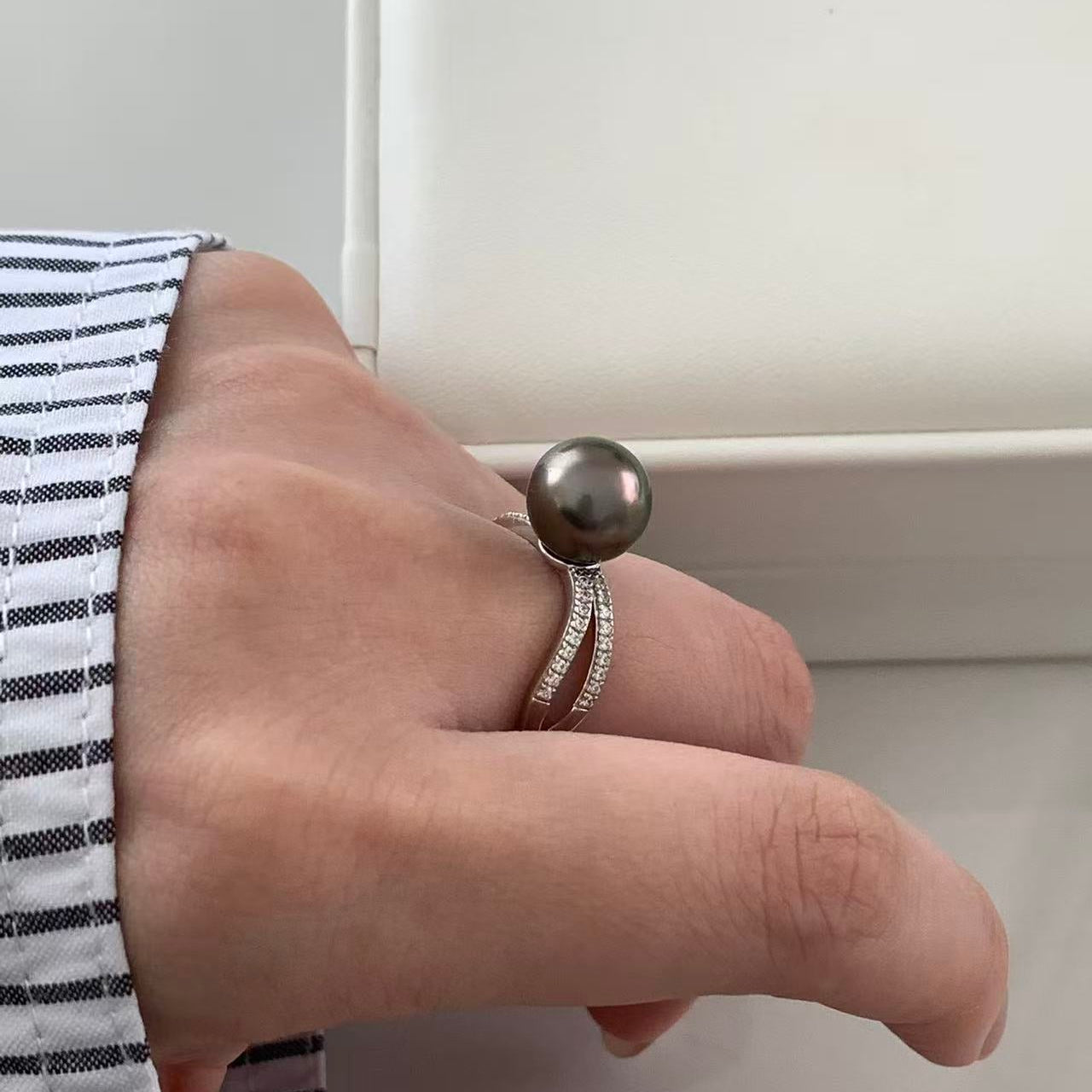 9-10mm Minimalist Streamline Tahitian Pearl Ring