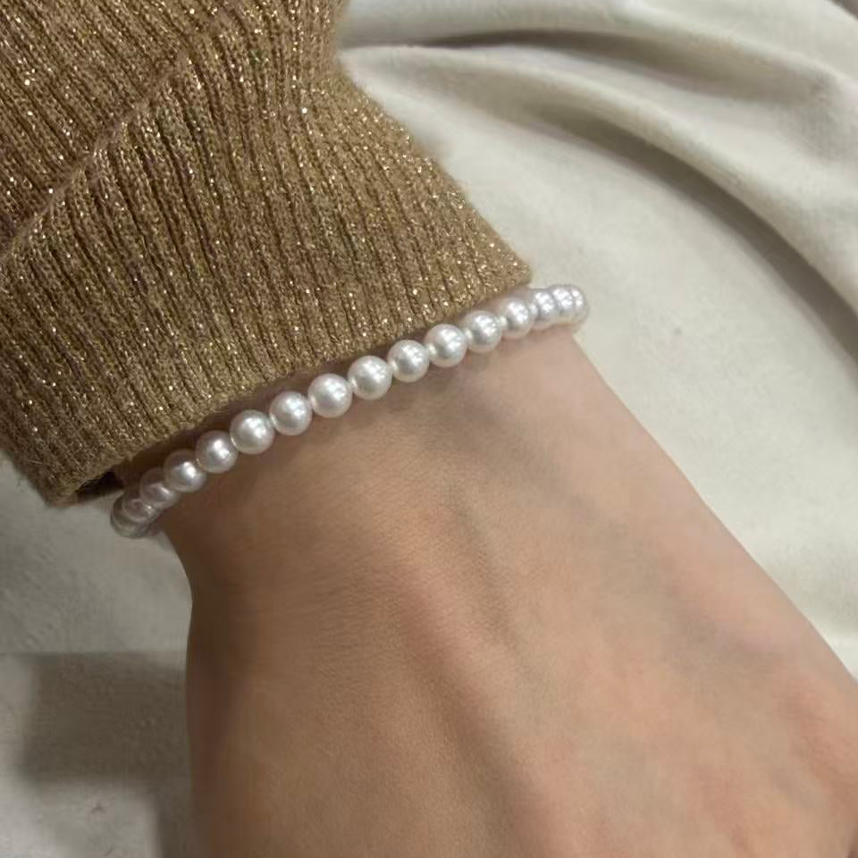 18K Gold Light Bulb Freshwater Pearl Bracelet