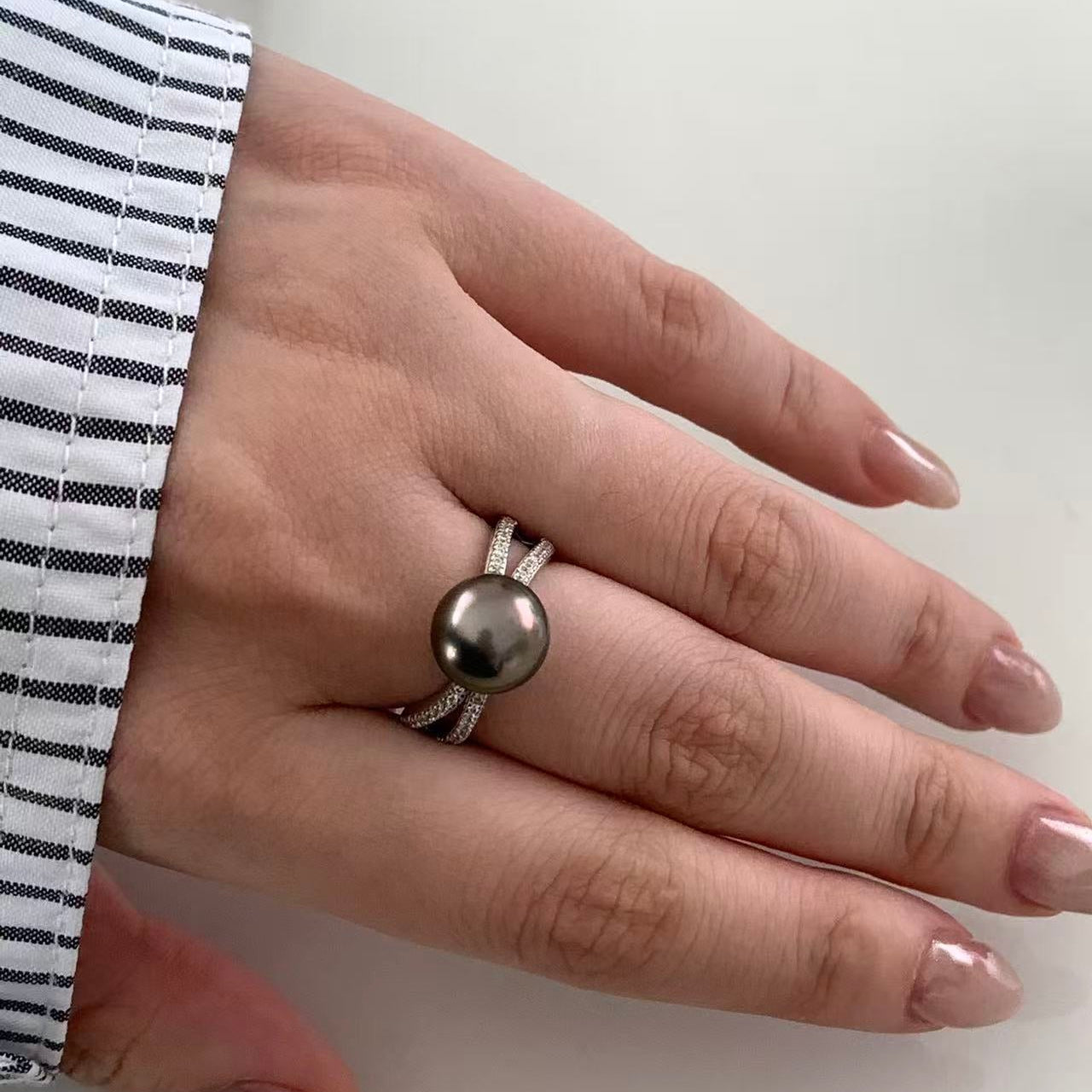9-10mm Minimalist Streamline Tahitian Pearl Ring