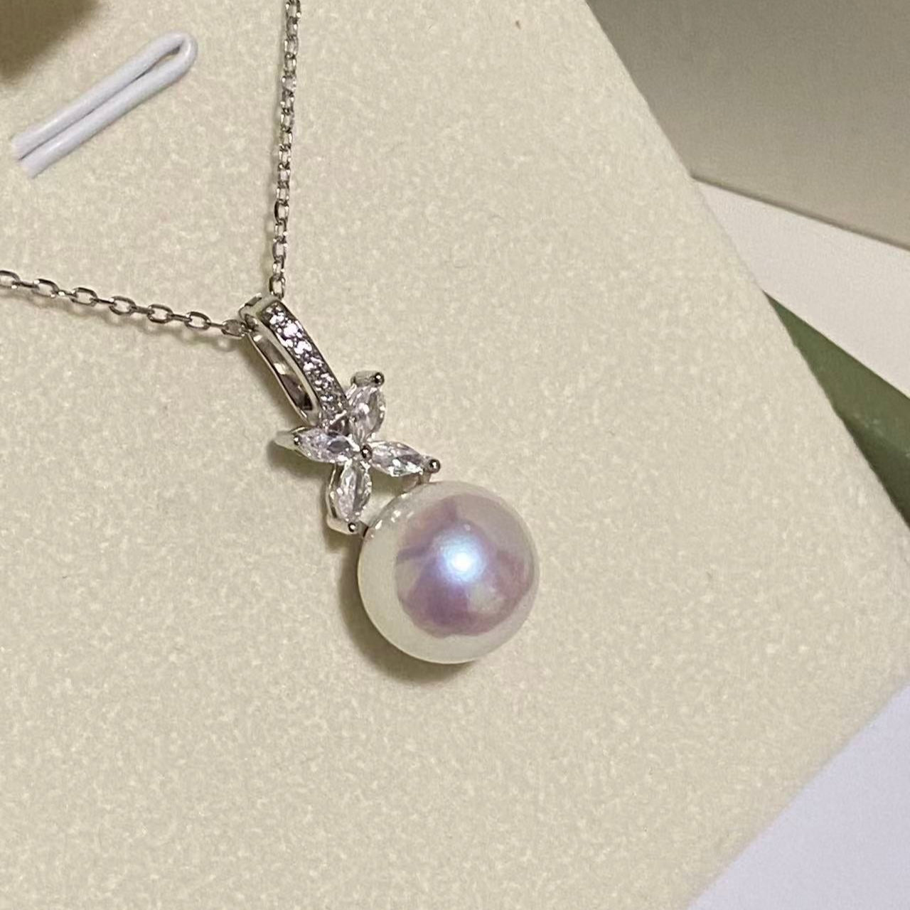 10-11mm Lucky Clover Aurora Freshwater Pearl Necklace