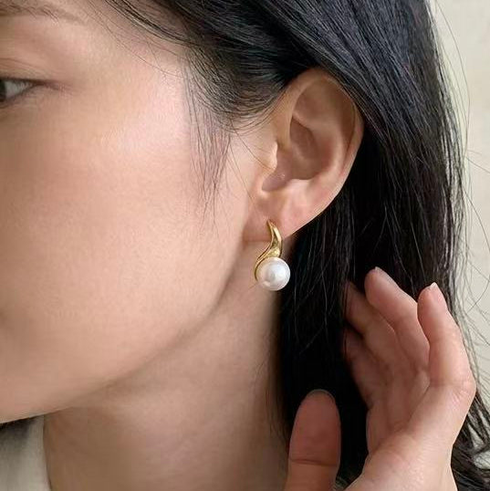 High Heel  Freshwater Pearl Hook Earrings