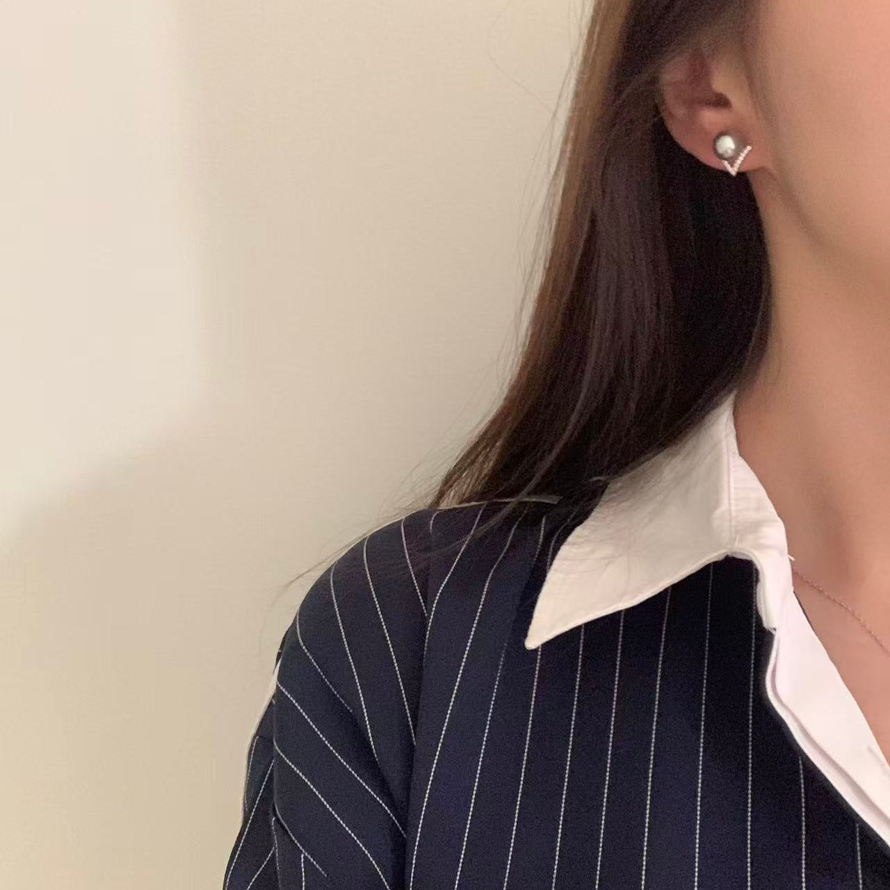 9mm V-shaped Tahitian Pearl Stud Earrings