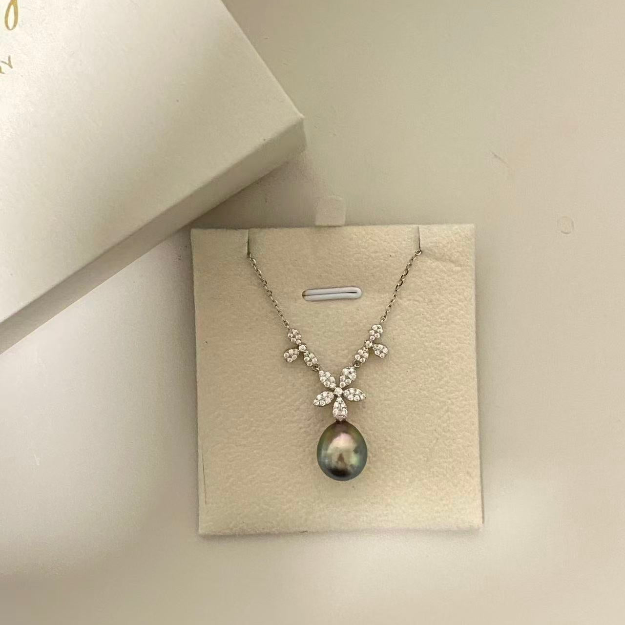 11-13mm Triple-Flower Tahitian Pearl Necklace TNS1113