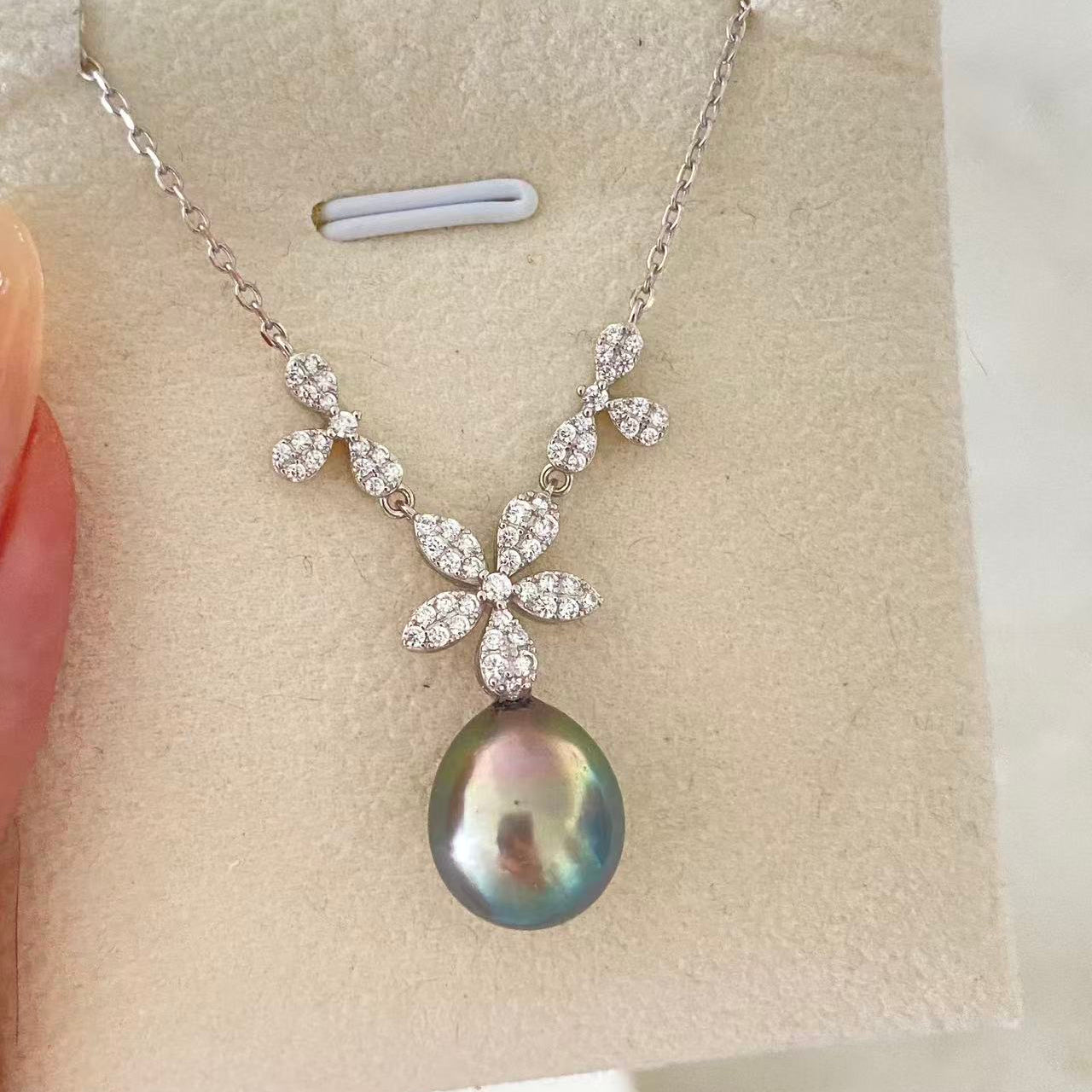 11-13mm Triple-Flower Tahitian Pearl Necklace TNS1113