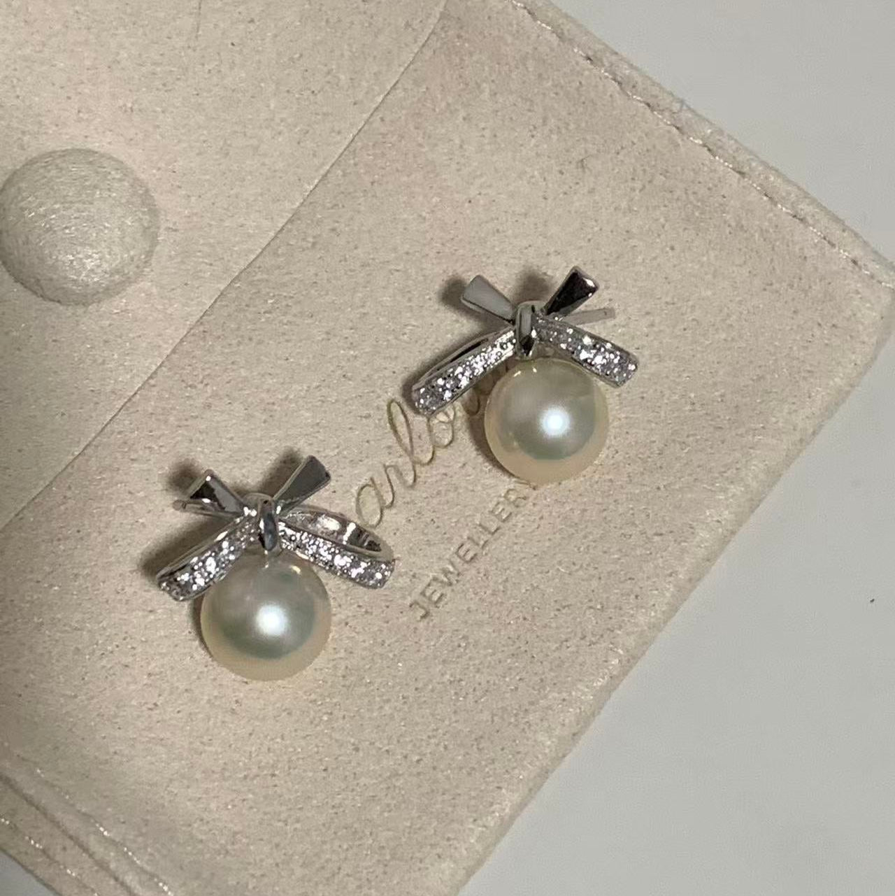 9-10mm Cream Gold Bow Freshwater Pearl Stud Earrings