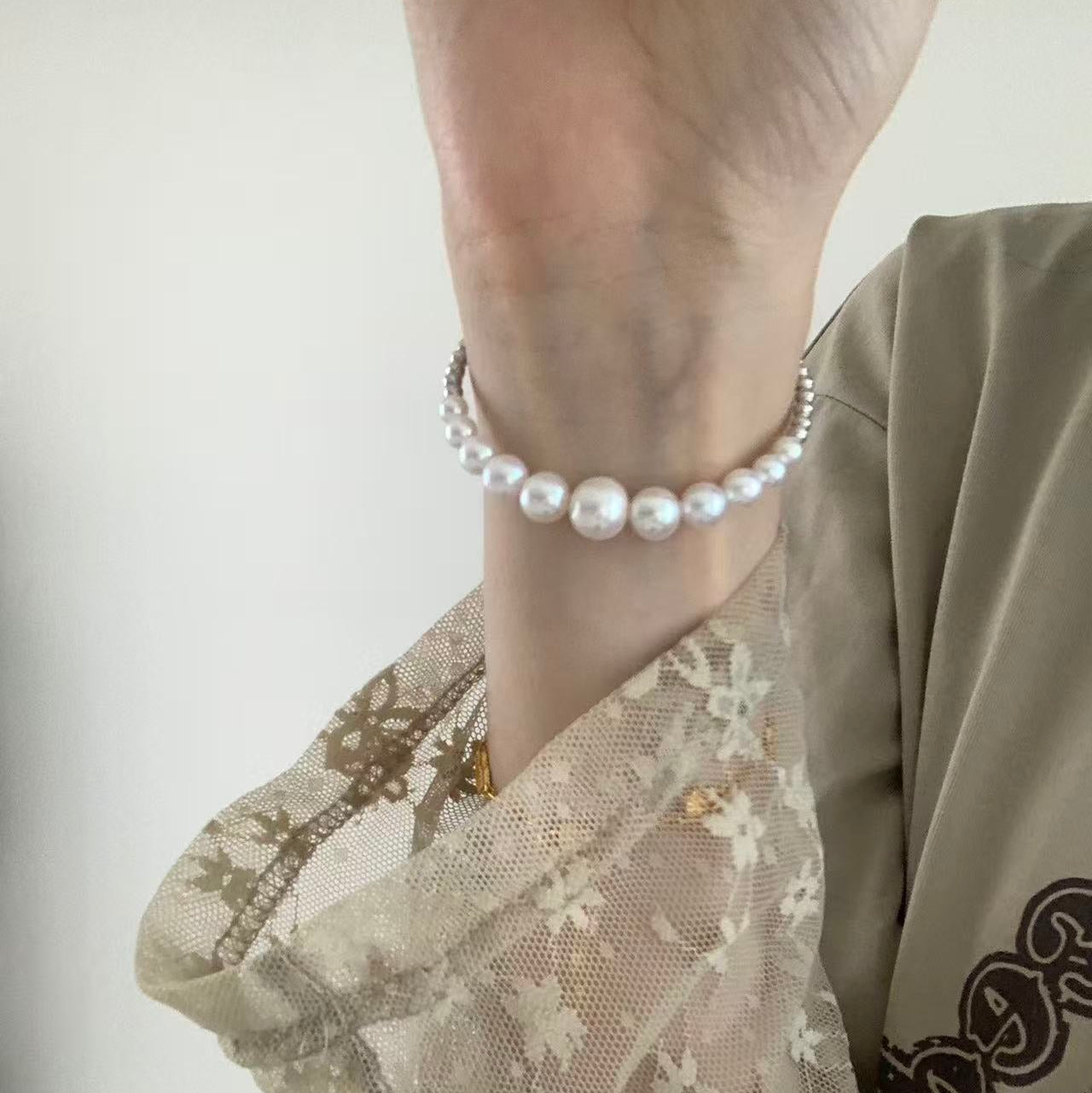 18K White Gold Aurora Crescent Freshwater Pearl Bracelet
