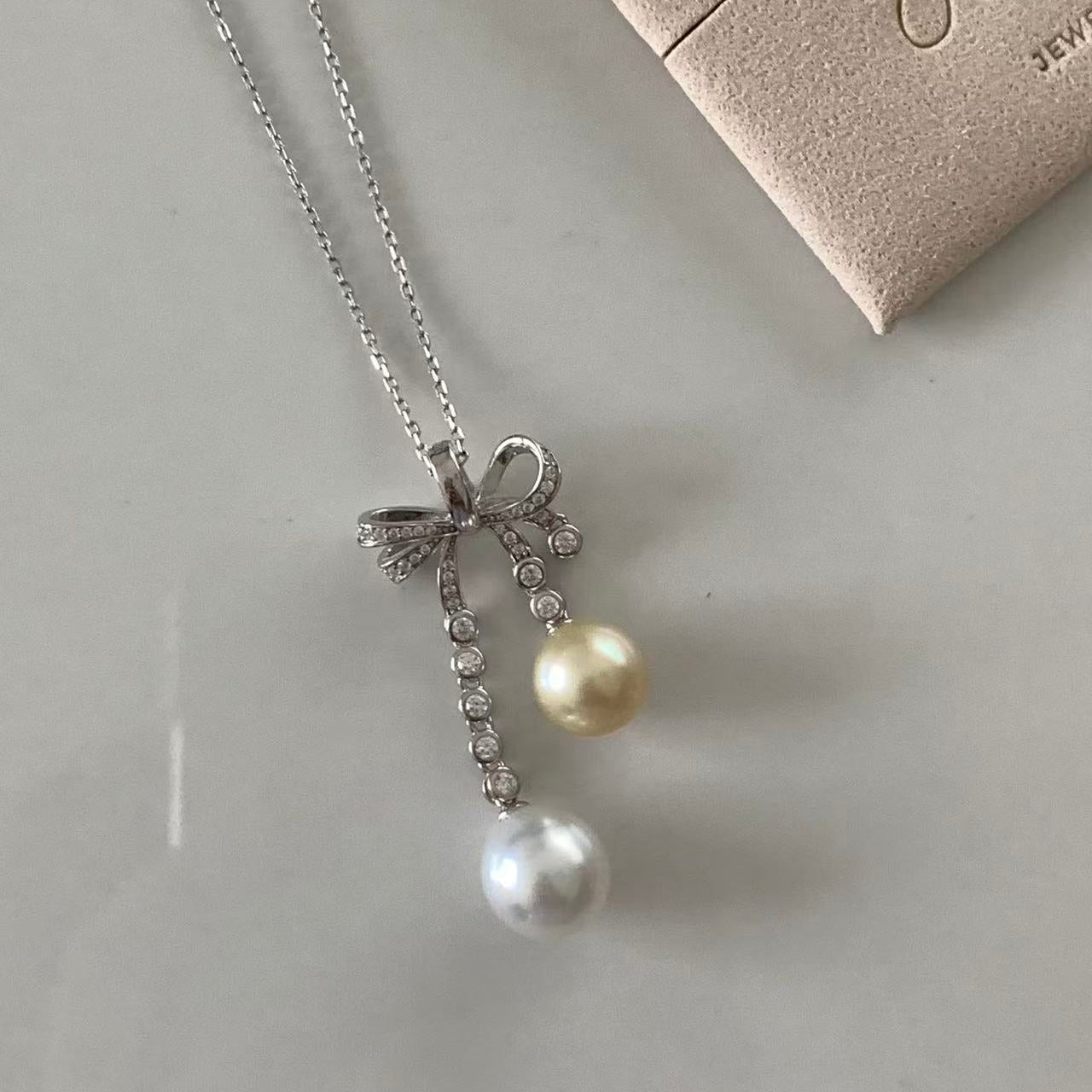 9-11mm Twin Pearl Bow Necklace