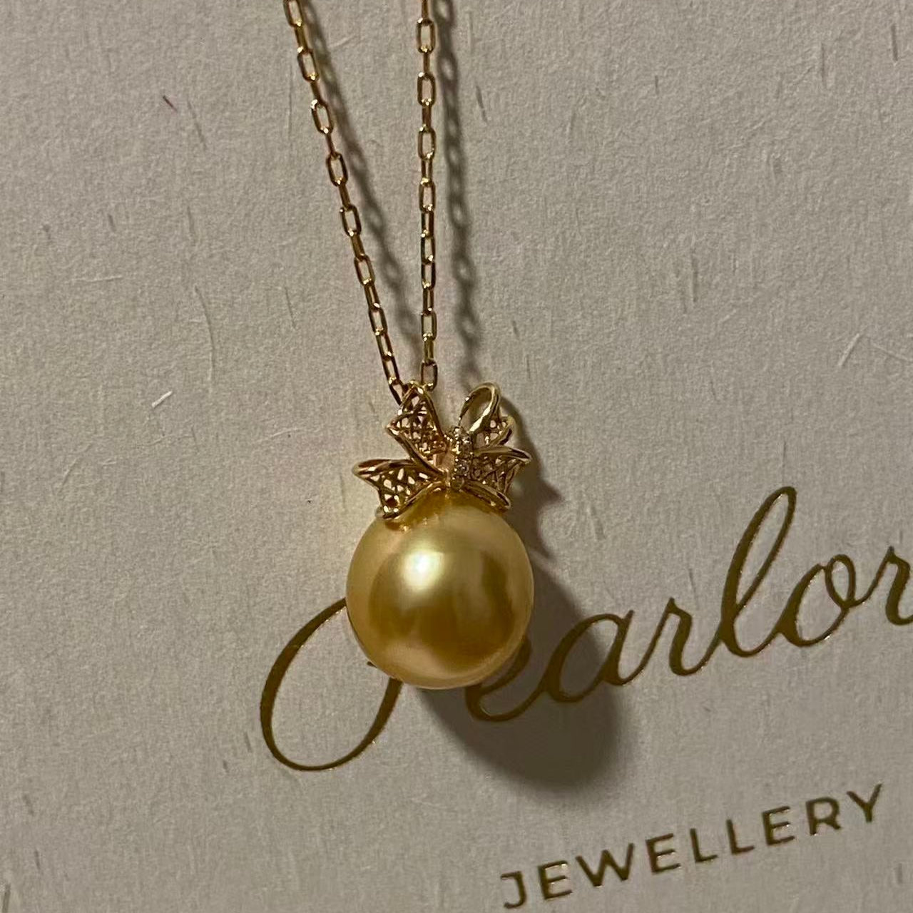 10-11mm Elegant Bow South Sea Golden Pearl Necklace SGN18K1011