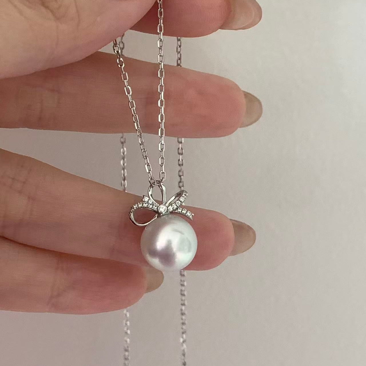 18K Gold Bow Australian South Sea Pearl Necklace