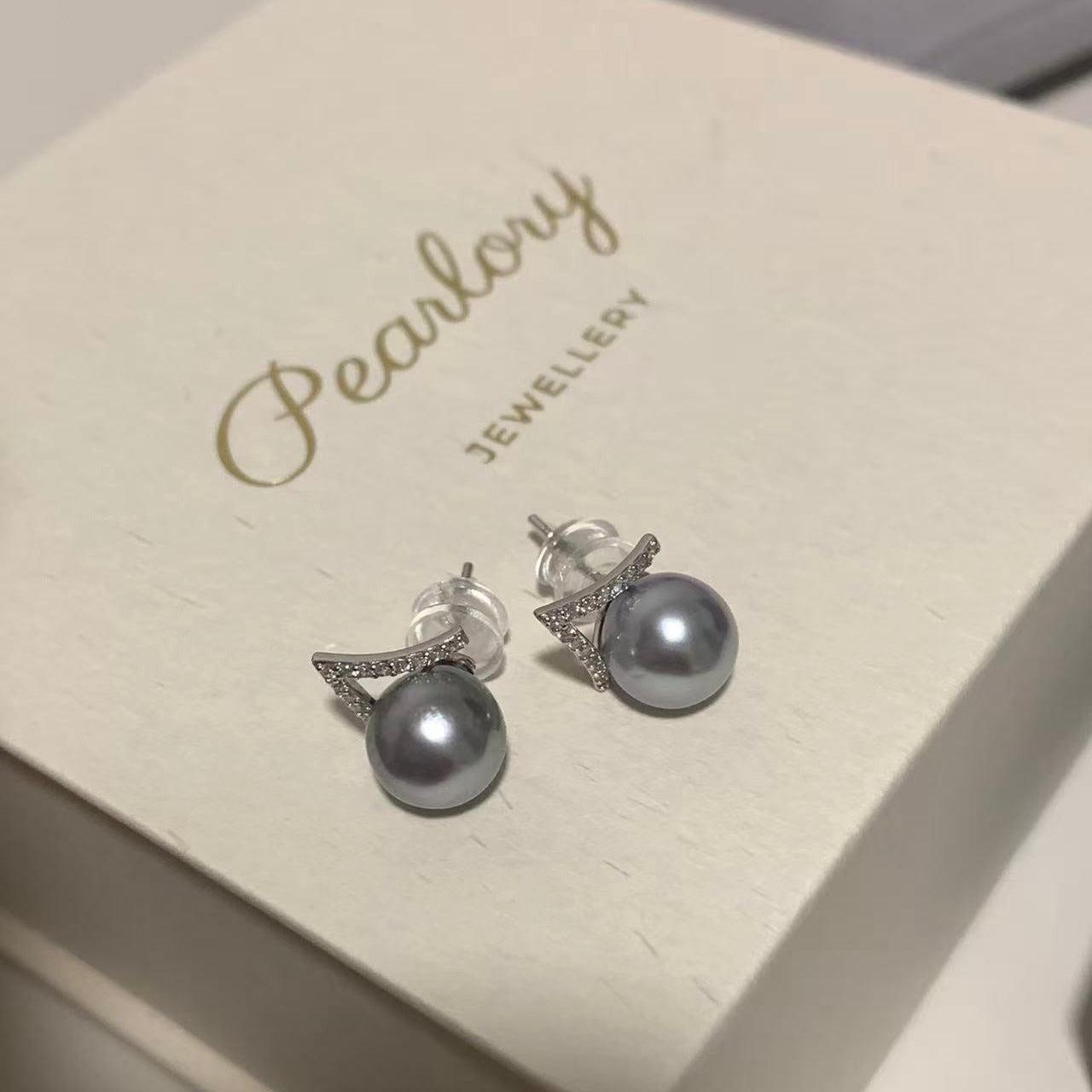 9mm V-shaped Tahitian Pearl Stud Earrings