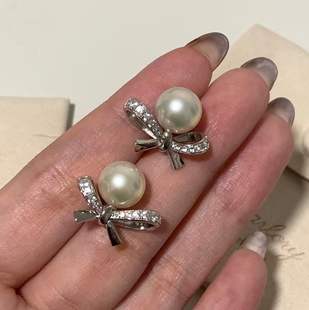 9-10mm Cream Gold Bow Freshwater Pearl Stud Earrings