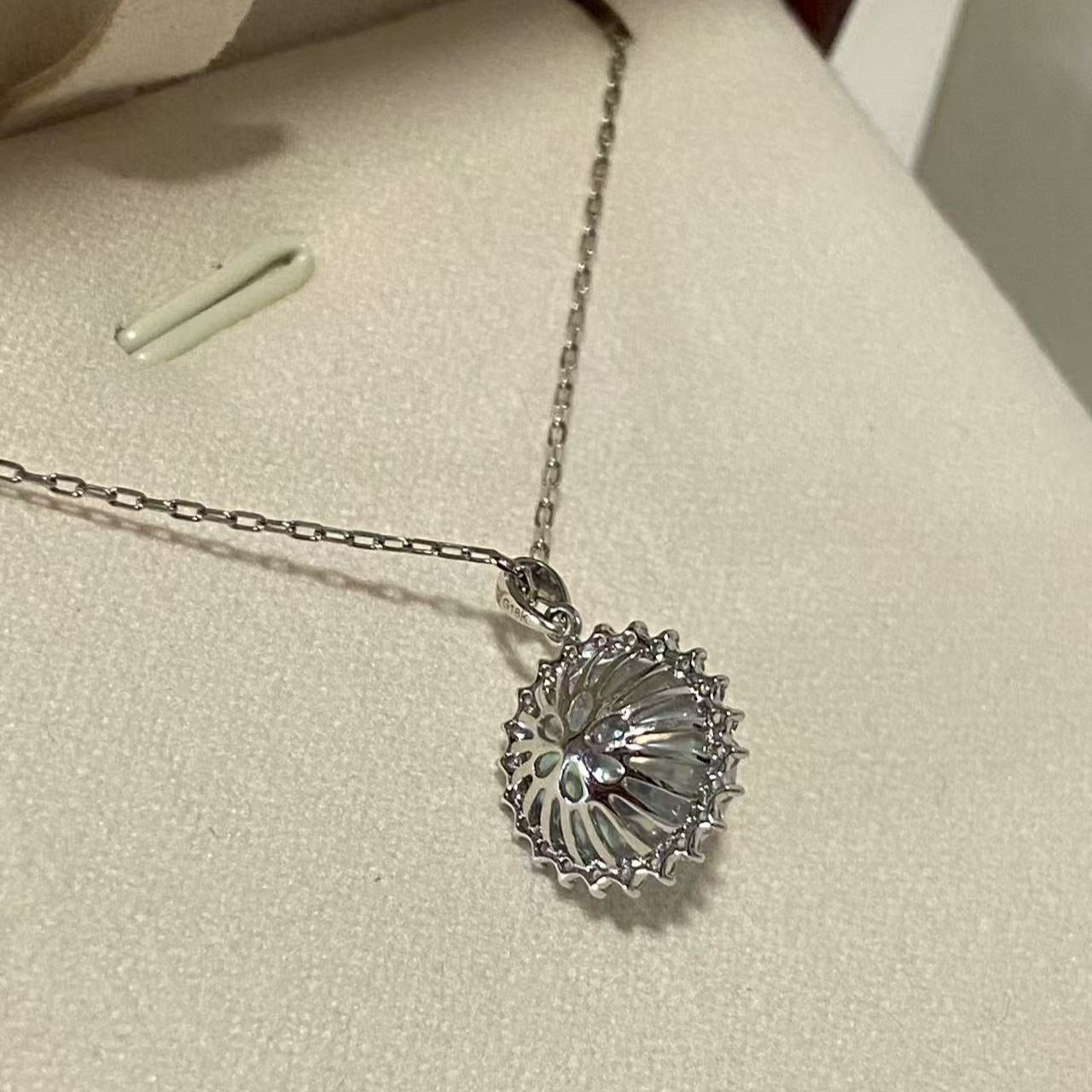 9-9.5mm 18K Gold Sunflower Akoya Grey Pearl Necklace AN18K9950