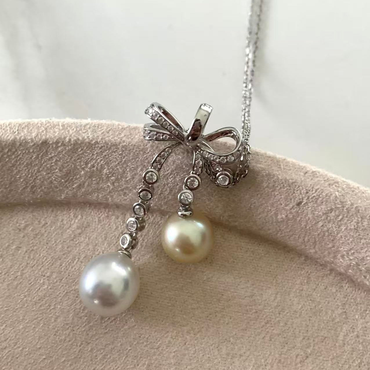 9-11mm Twin Pearl Bow Necklace
