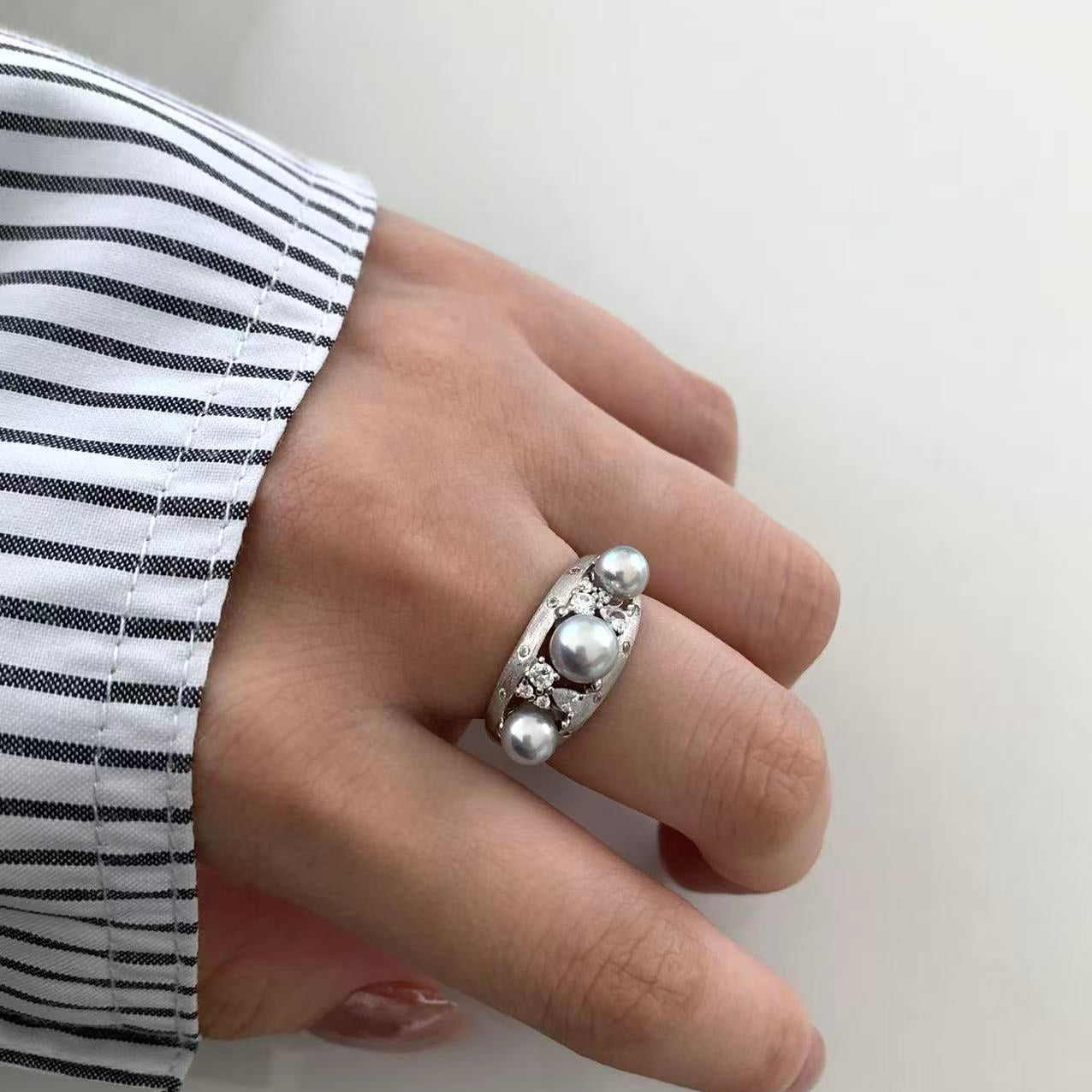 5-6mm Matte Brushed Akoya Grey Pearl Ring