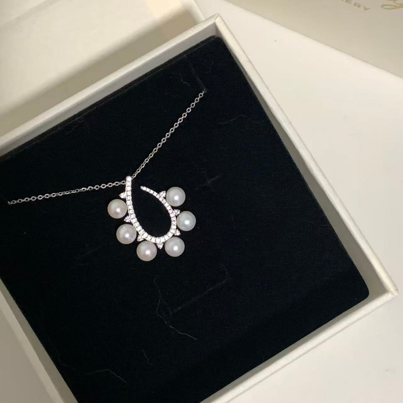 5.5-6mm Horseshoe Aurora Freshwater Pearl Necklace