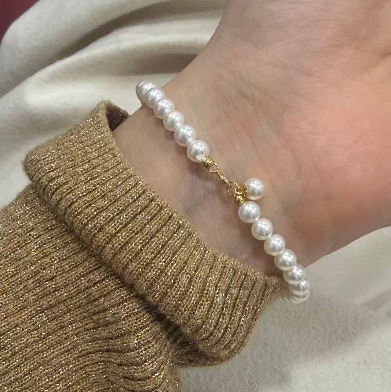 18K Gold Light Bulb Freshwater Pearl Bracelet