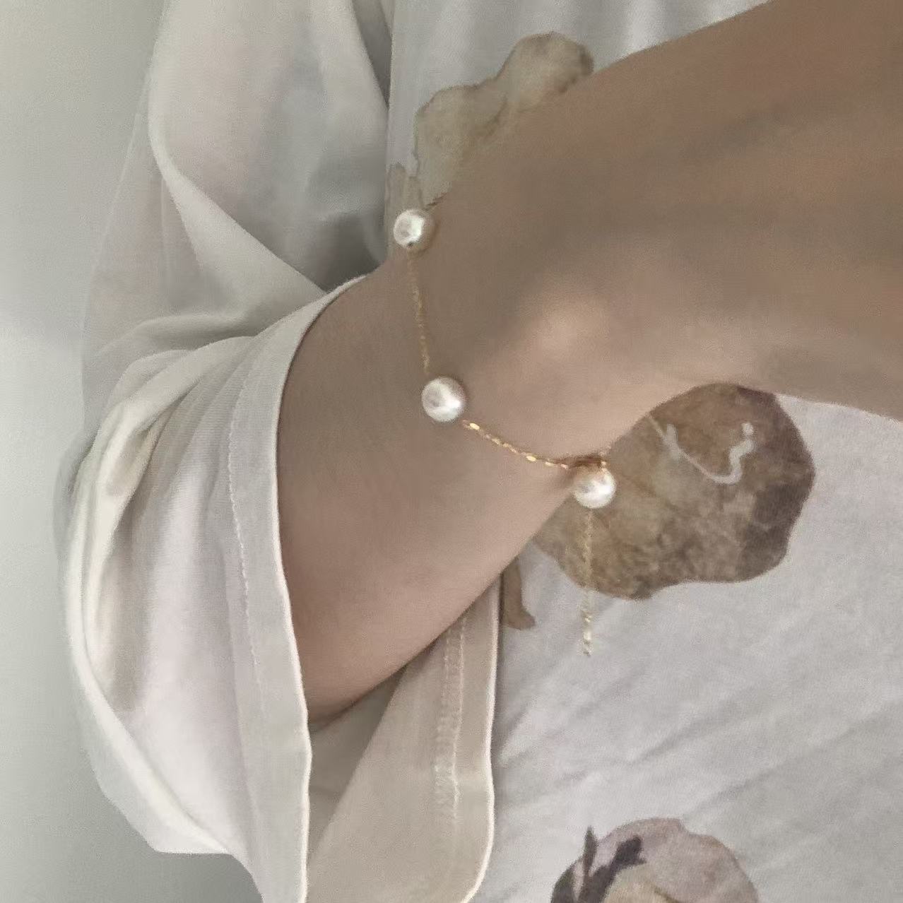 18K Gold Gypsophila Akoya Pearl Bracelet  AB18K0700