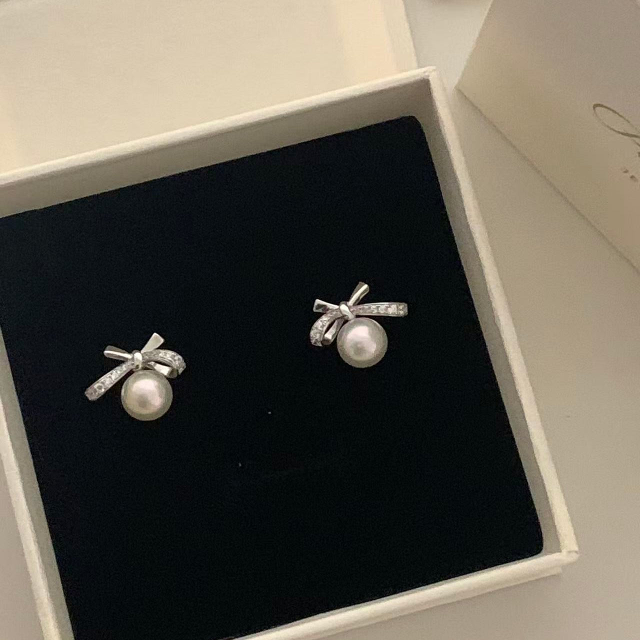 9-10mm Cream Gold Bow Freshwater Pearl Stud Earrings