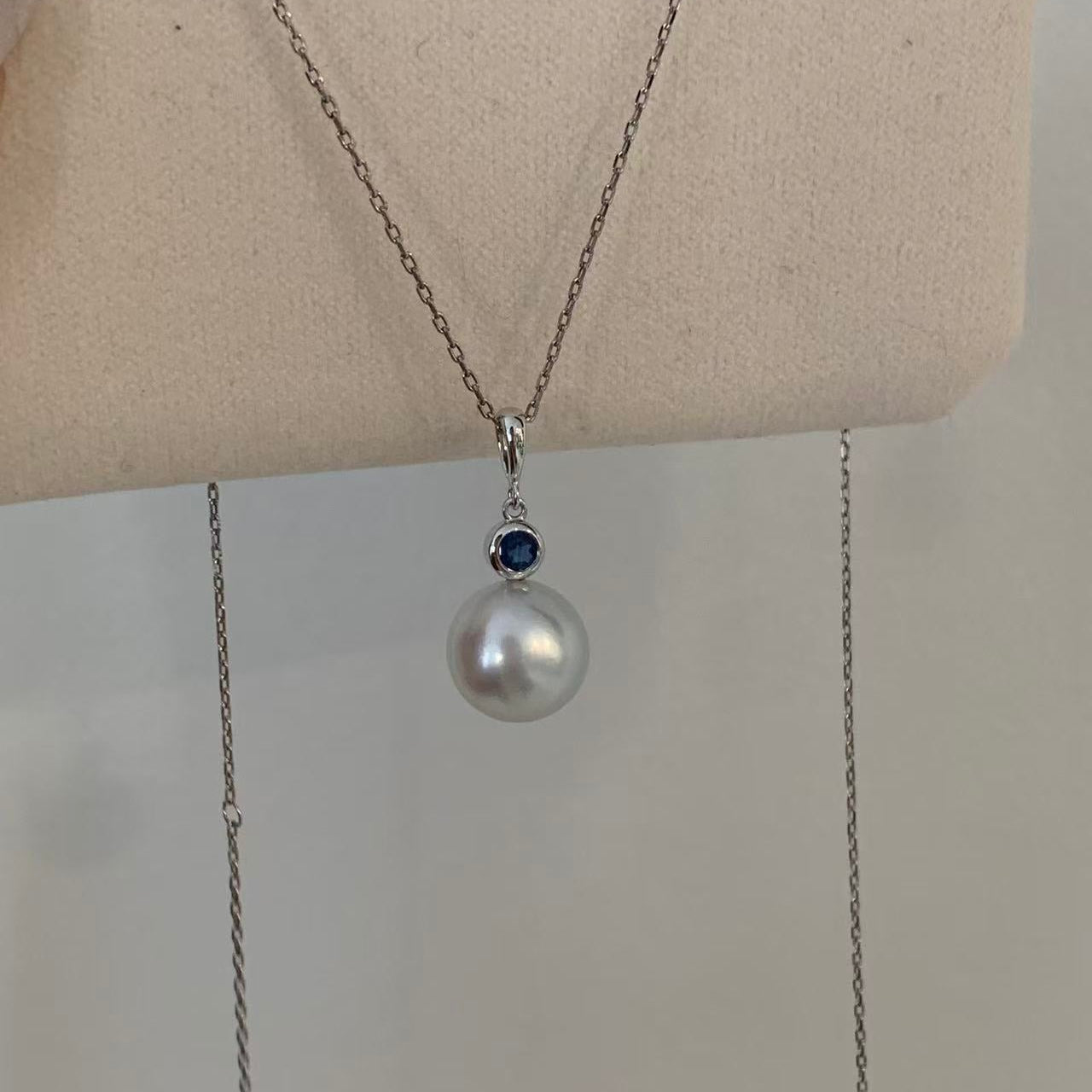 18K Gold Sapphire Australian South Sea Pearl Necklace