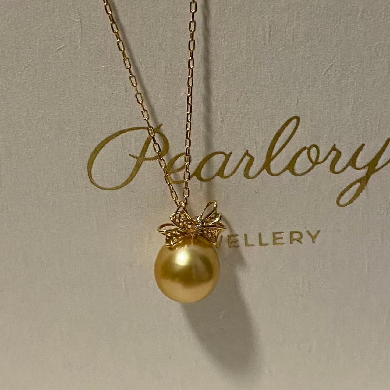 10-11mm Elegant Bow South Sea Golden Pearl Necklace SGN18K1011