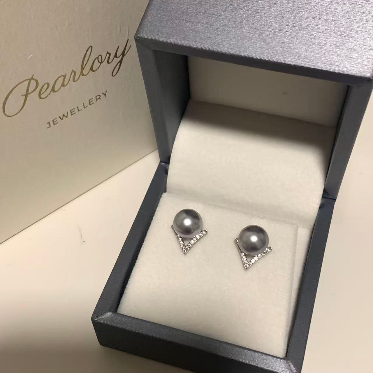 9mm V-shaped Tahitian Pearl Stud Earrings