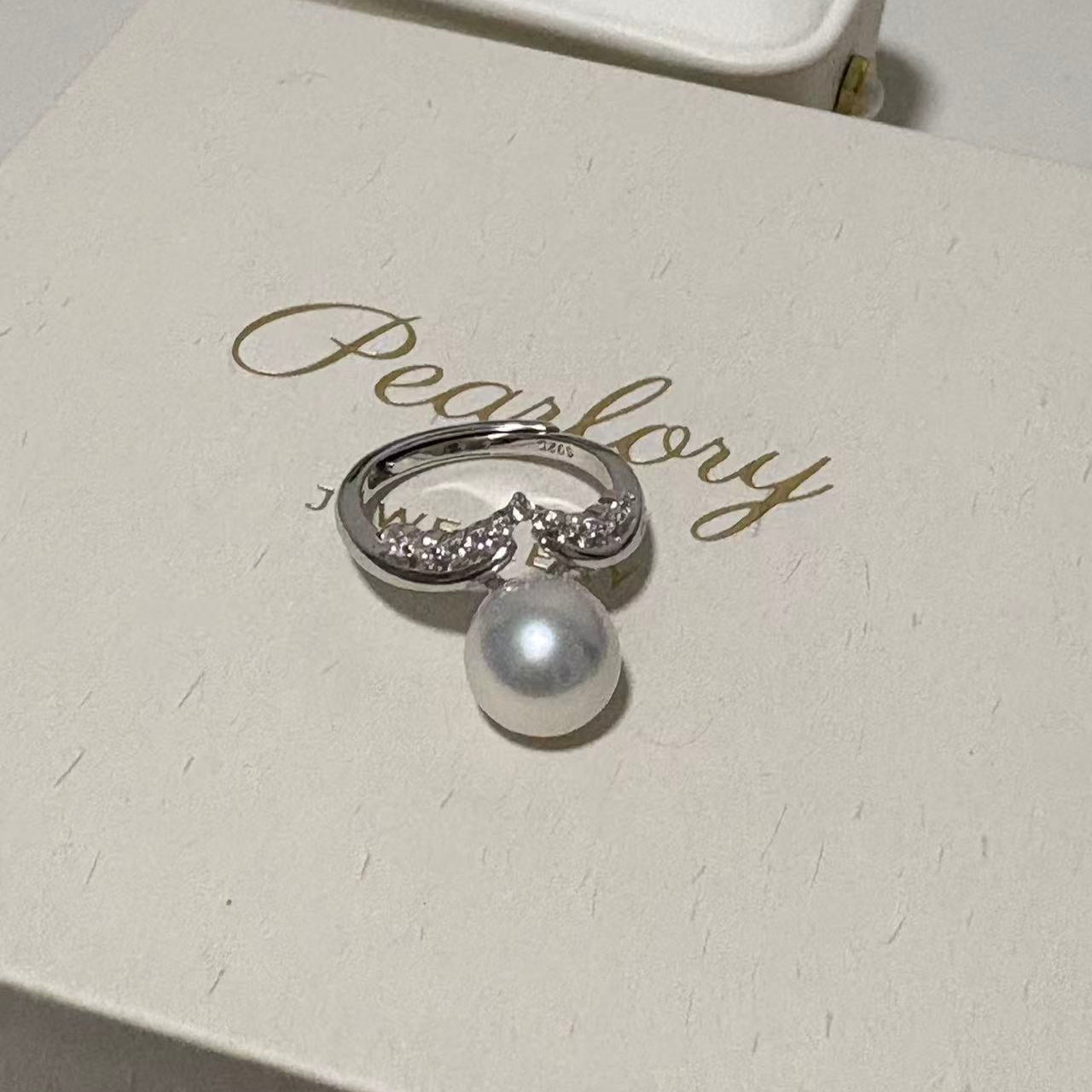 10mm Elegant V Freshwater Pearl Ring
