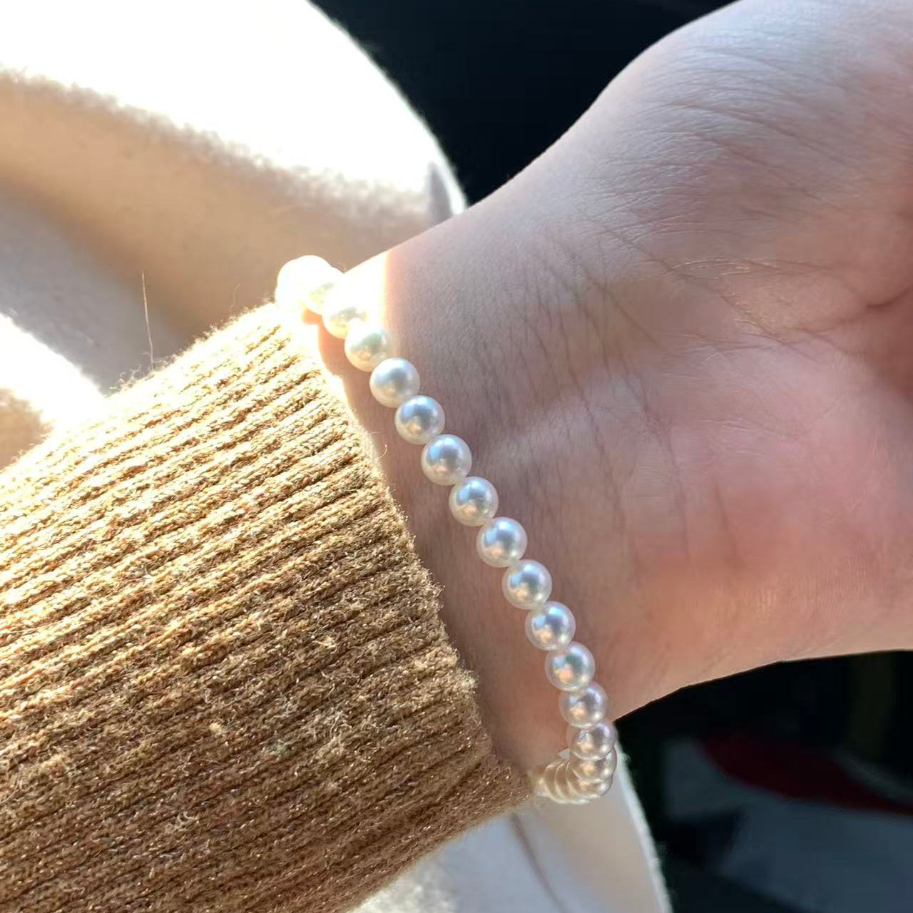 18K Gold Light Bulb Freshwater Pearl Bracelet