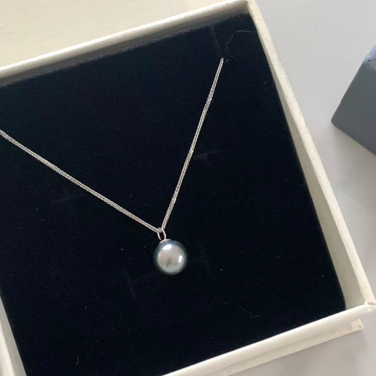 18K Gold Very Simple Tahitian Pearl Necklace