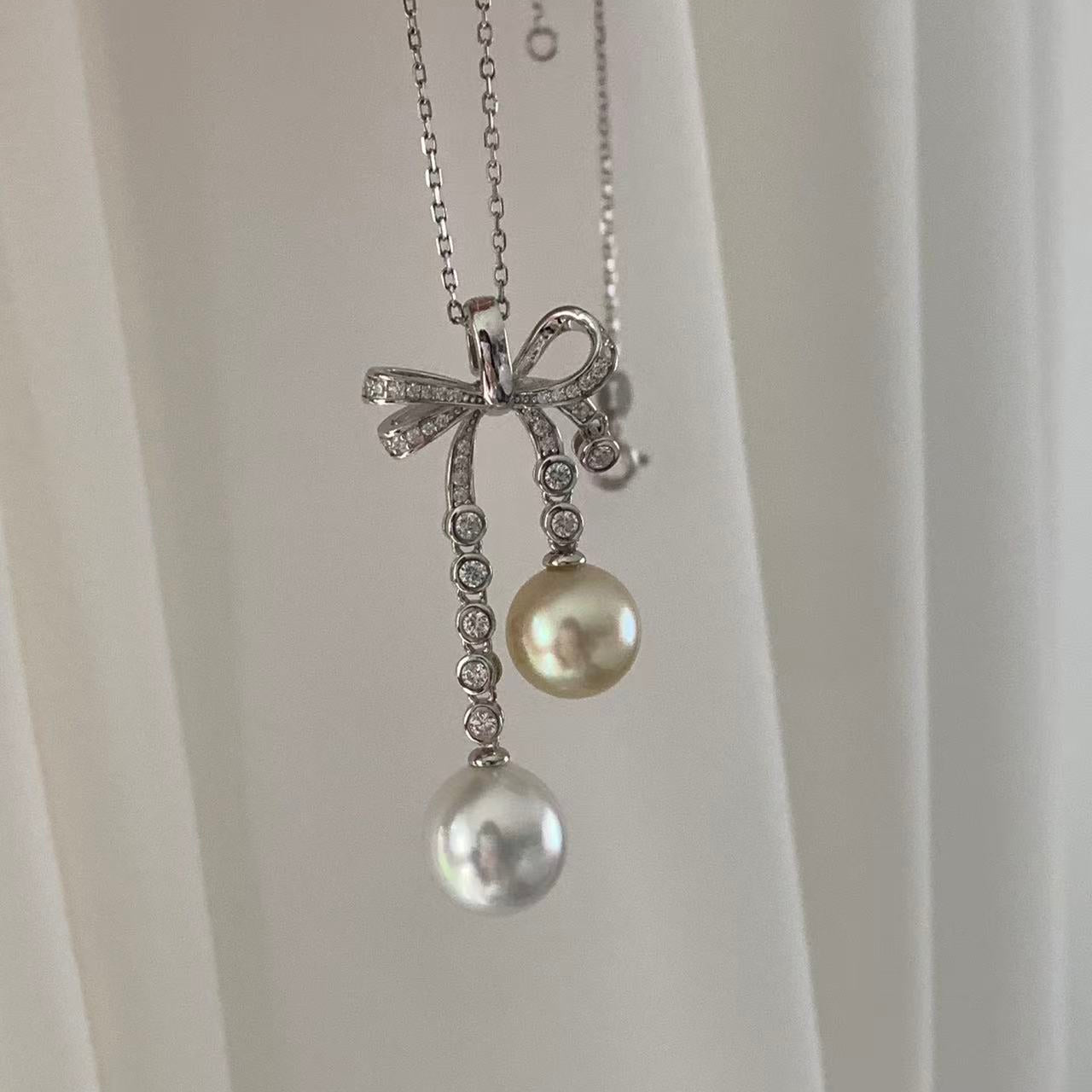 9-11mm Twin Pearl Bow Necklace