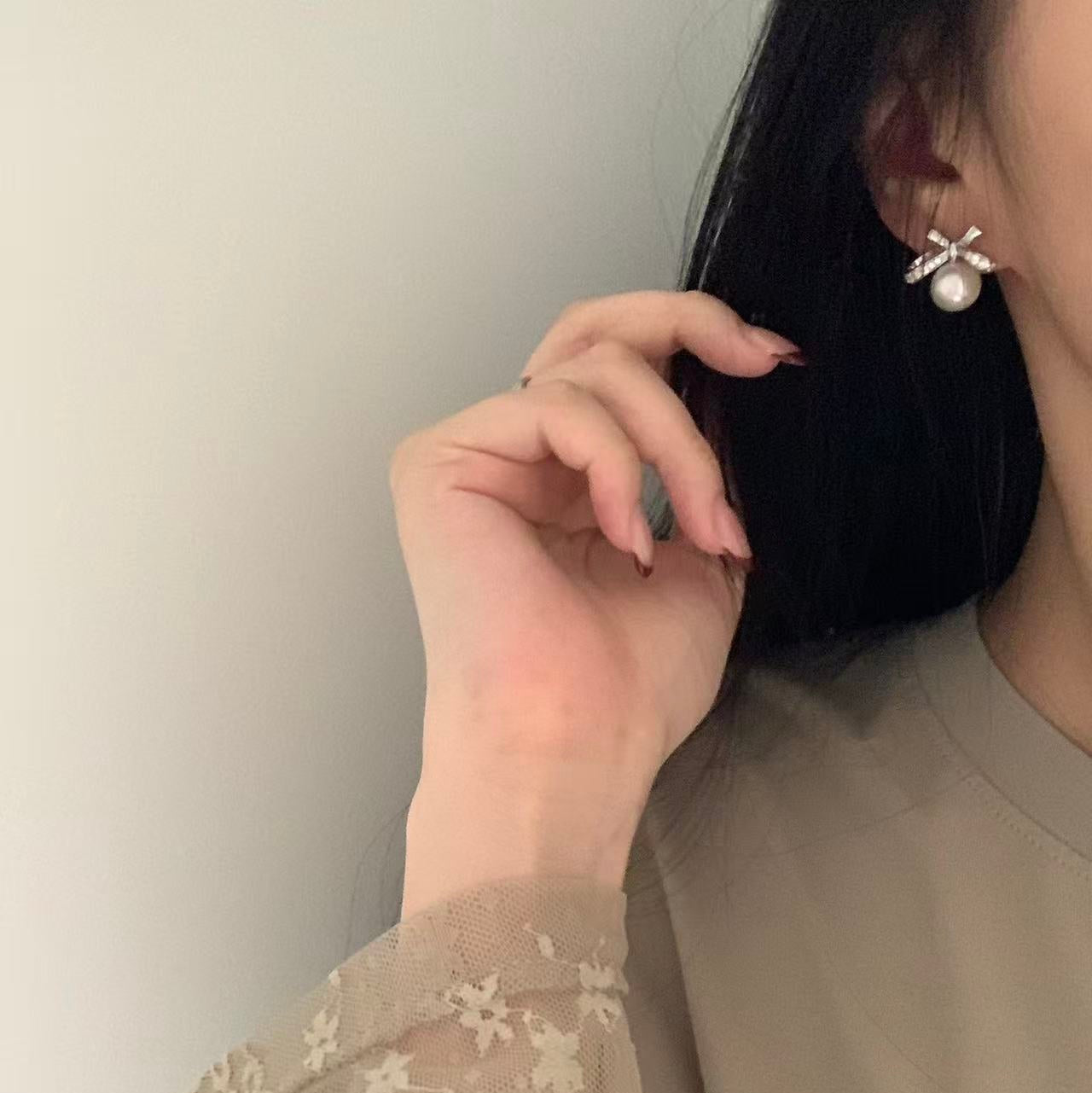 9-10mm Cream Gold Bow Freshwater Pearl Stud Earrings