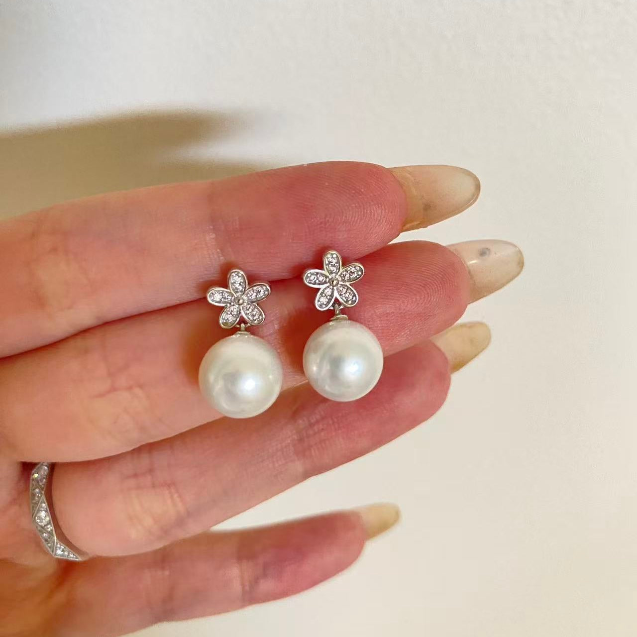9.5mm Summer Floral Freshwater Pearl Stud Earrings